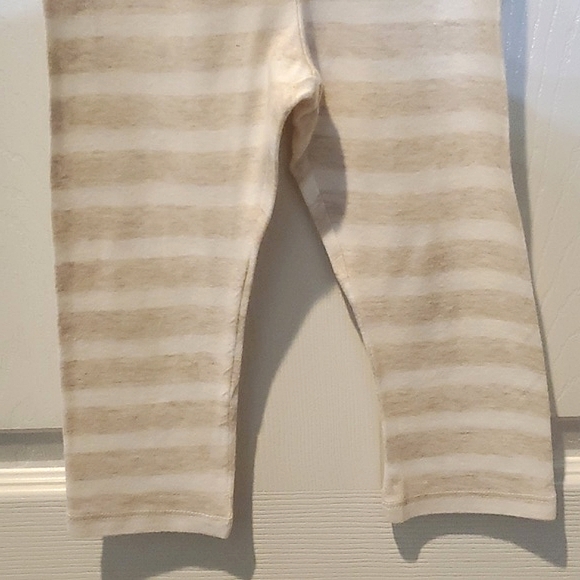 Genuine Kids OshKosh (2) Piece Ruffle Top & Striped Leggings Baby Girl 24 Months - Picture 8 of 9